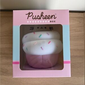 Pusheen Cupcake Vinyl Figure - Pusheen Box Exclusive
